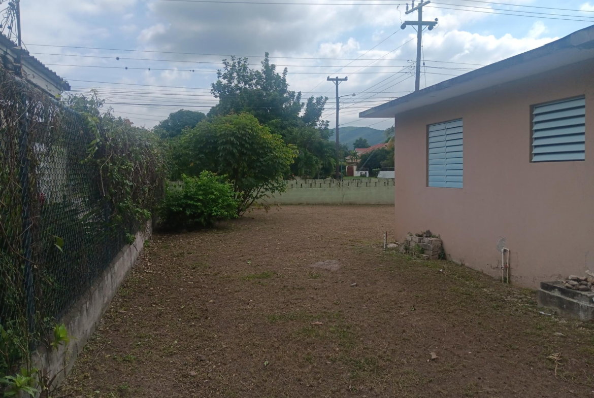 Fourteenth image of 4 Karachi Avenue in Kingston 6, St. Andrew, Jamaica - property is For Rent