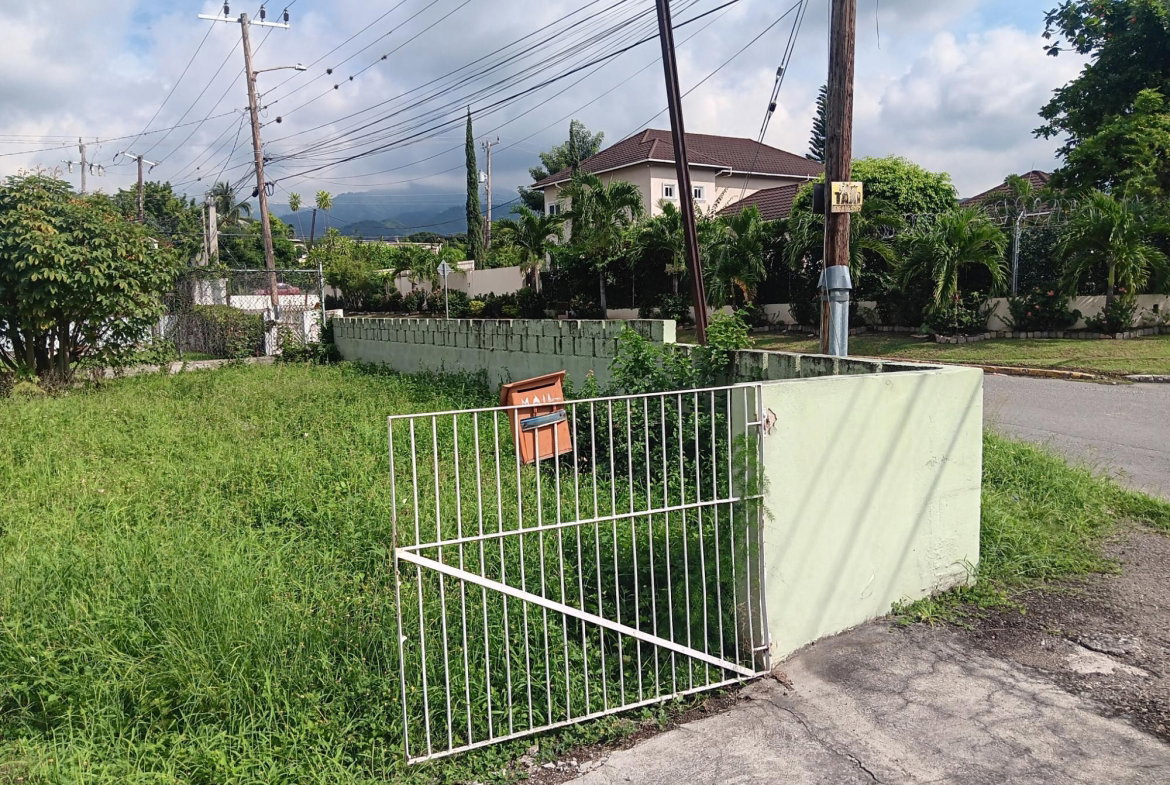 Seventeenth image of 4 Karachi Avenue in Kingston 6, St. Andrew, Jamaica - property is For Rent