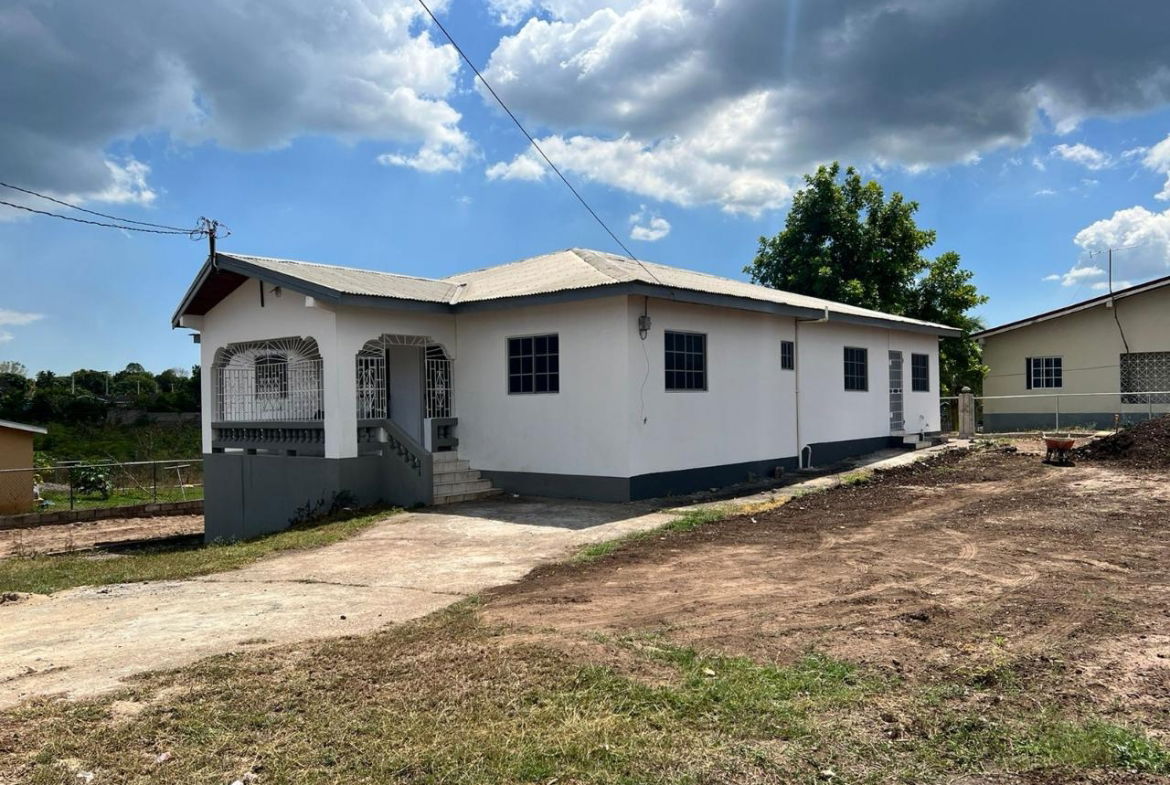 Sixth image of 4 Montclair Heights in May Pen, Clarendon, Jamaica - property is For Sale