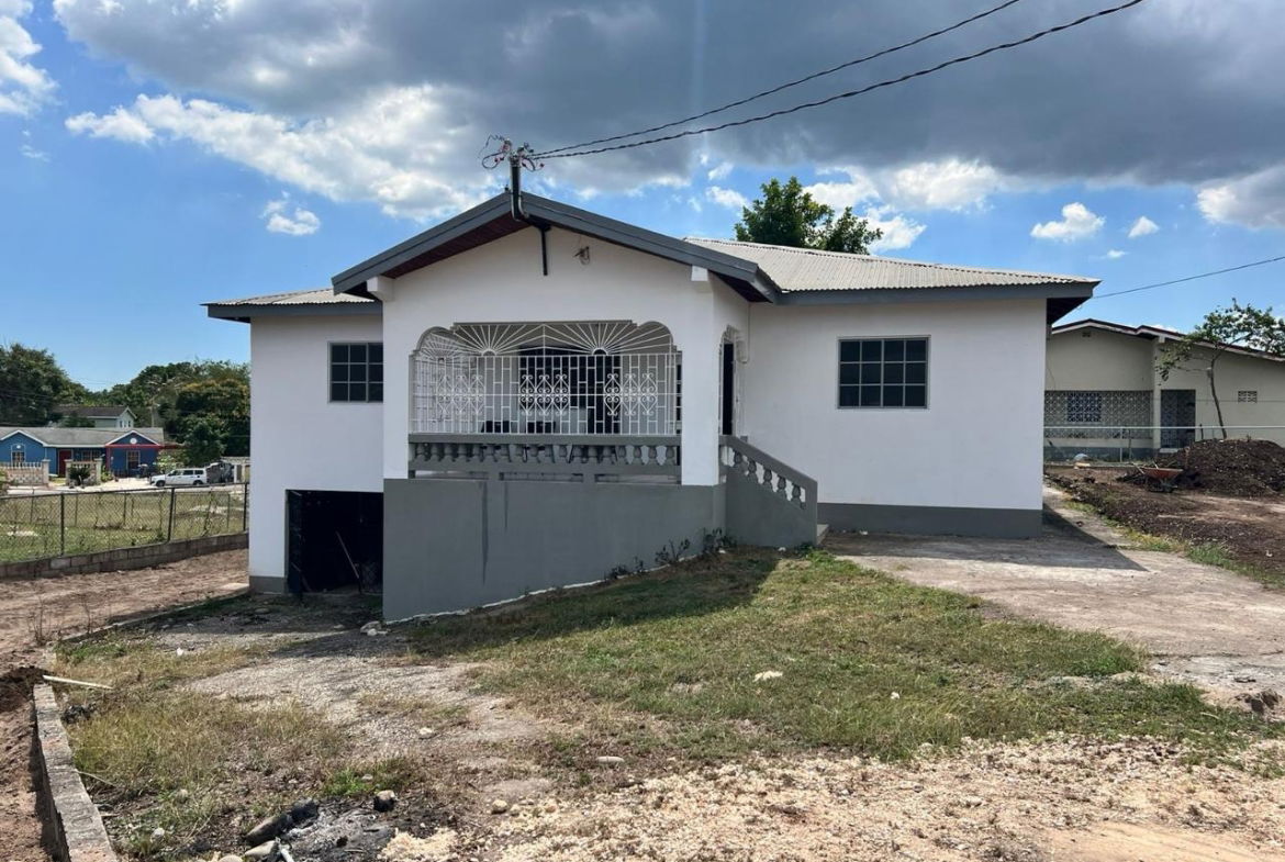 Seventh image of 4 Montclair Heights in May Pen, Clarendon, Jamaica - property is For Sale
