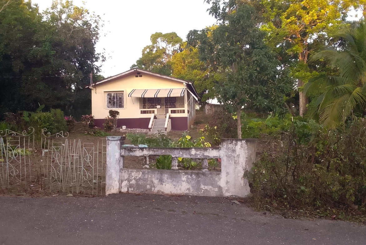 Second image of Pond Road in CHAPELTON, Clarendon, Jamaica - property is For Rent