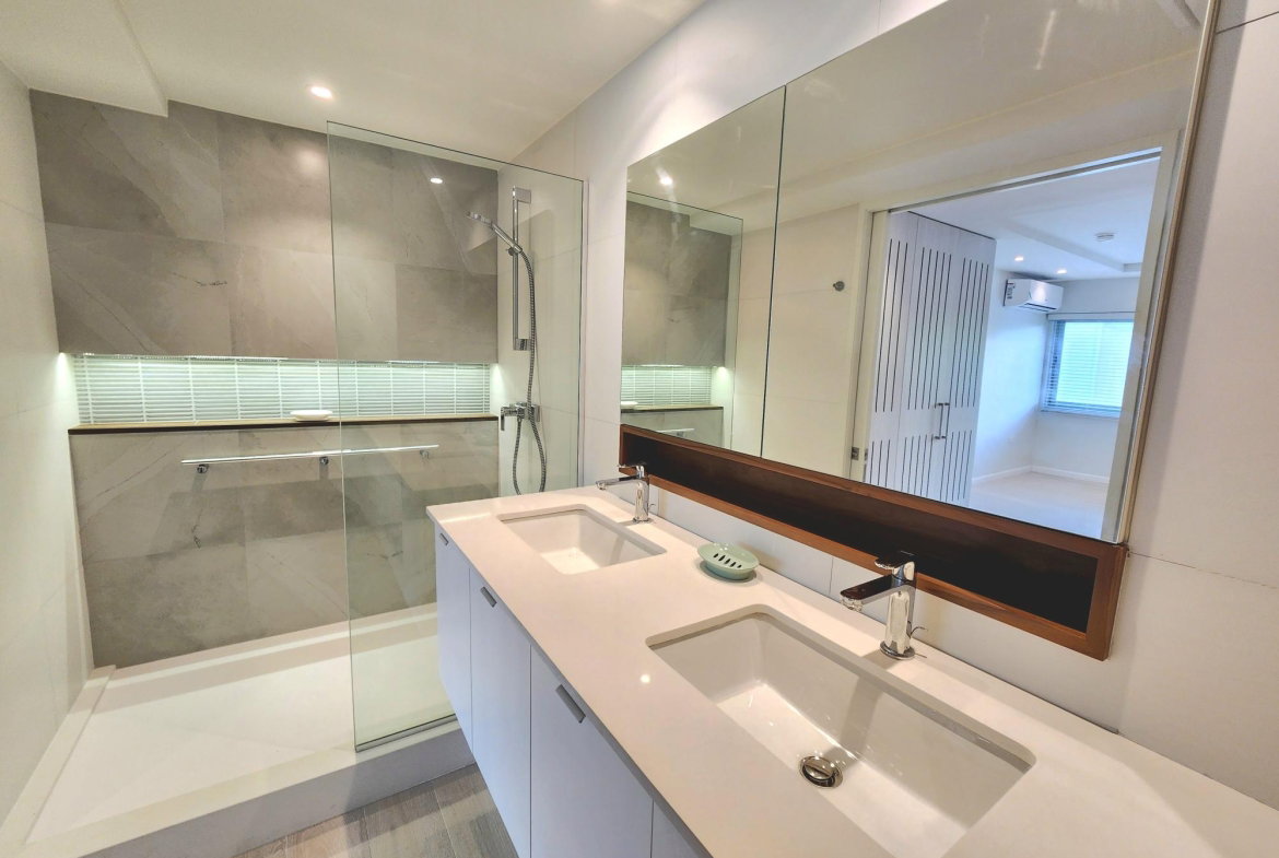 Seventeenth image of 2c- Manor Court Apartments in Kingston 8, St. Andrew, Jamaica - property is For Rent