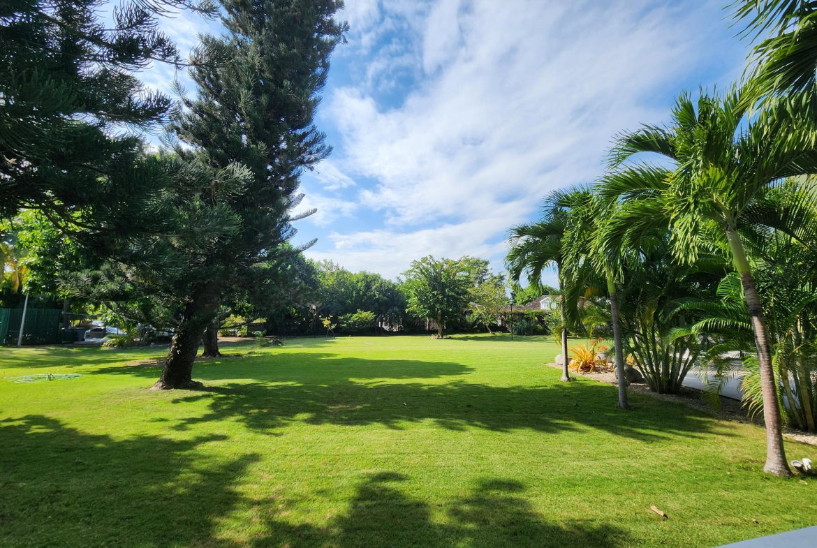 Twenty-Eighth image of 2c- Manor Court Apartments in Kingston 8, St. Andrew, Jamaica - property is For Rent