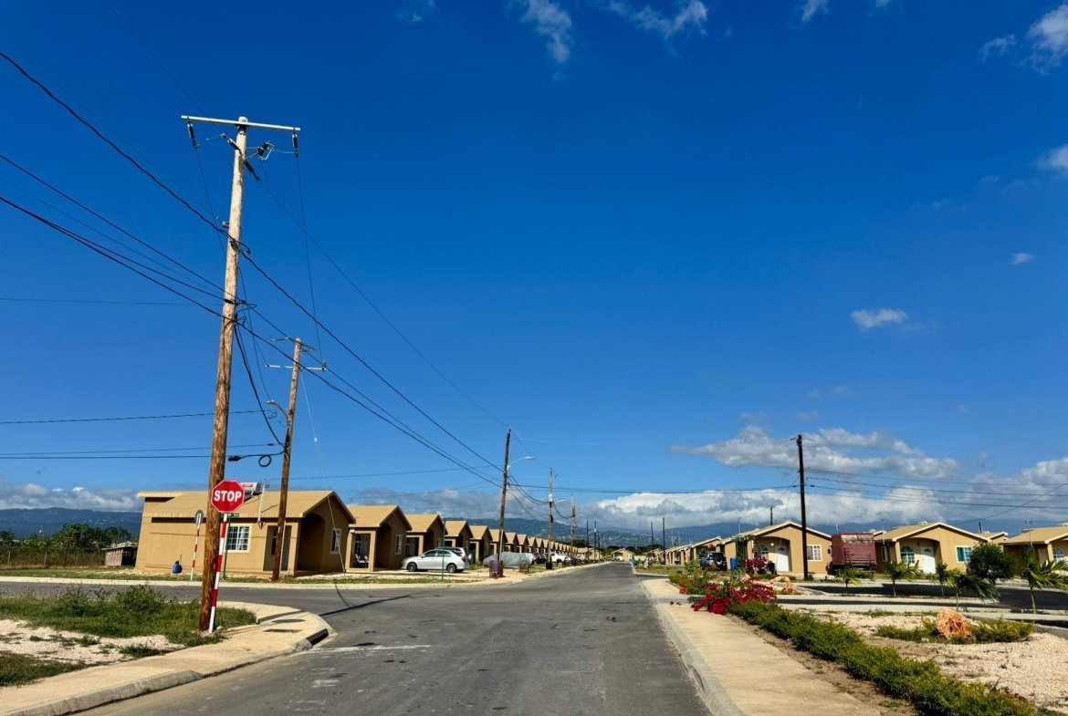Sixth image of 889- Phoenix Park Village 2 in Phoenix Park, St. Catherine, Jamaica - property is For Rent