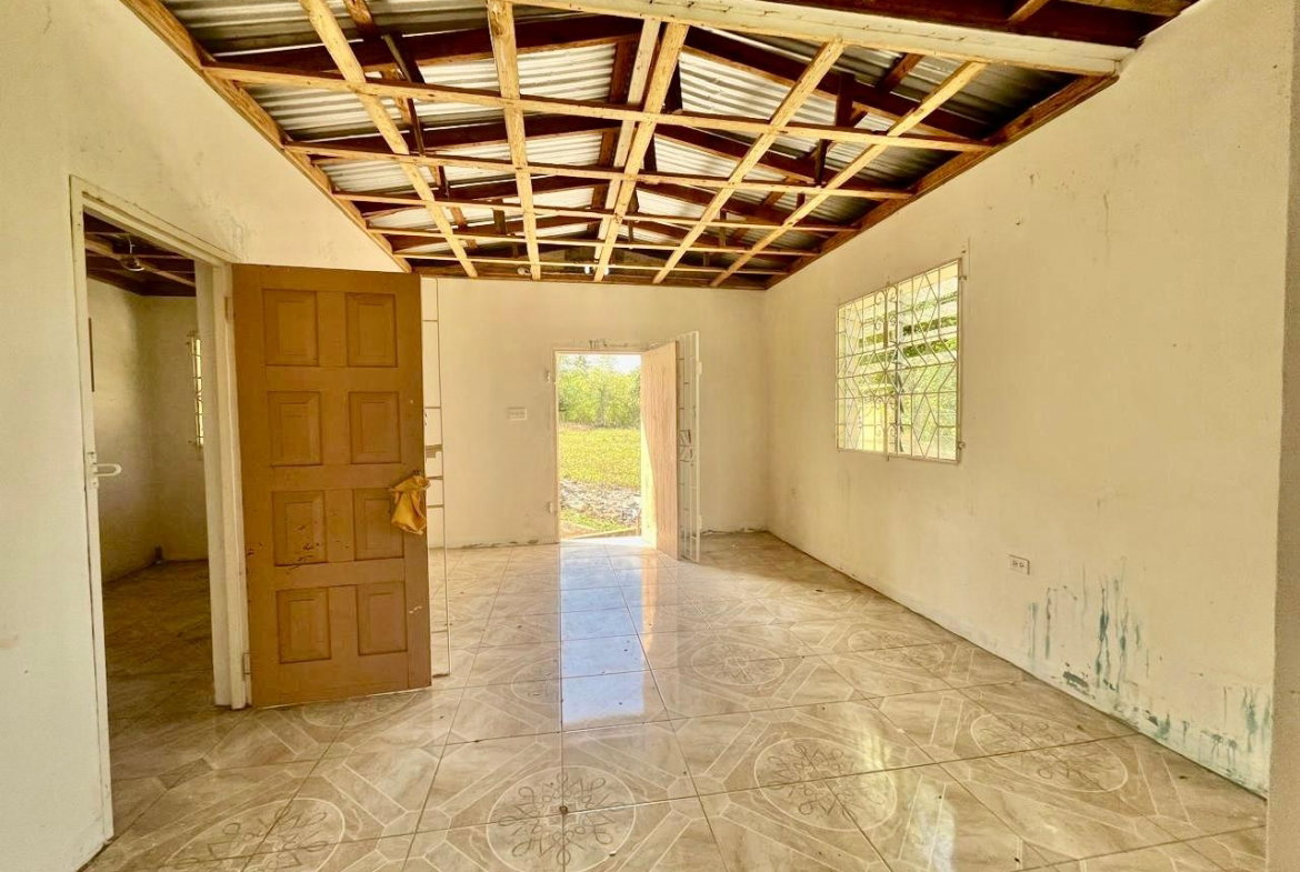 Fifth image of Longwood, Santa Cruz in Santa Cruz, St. Elizabeth, Jamaica - property is For Sale
