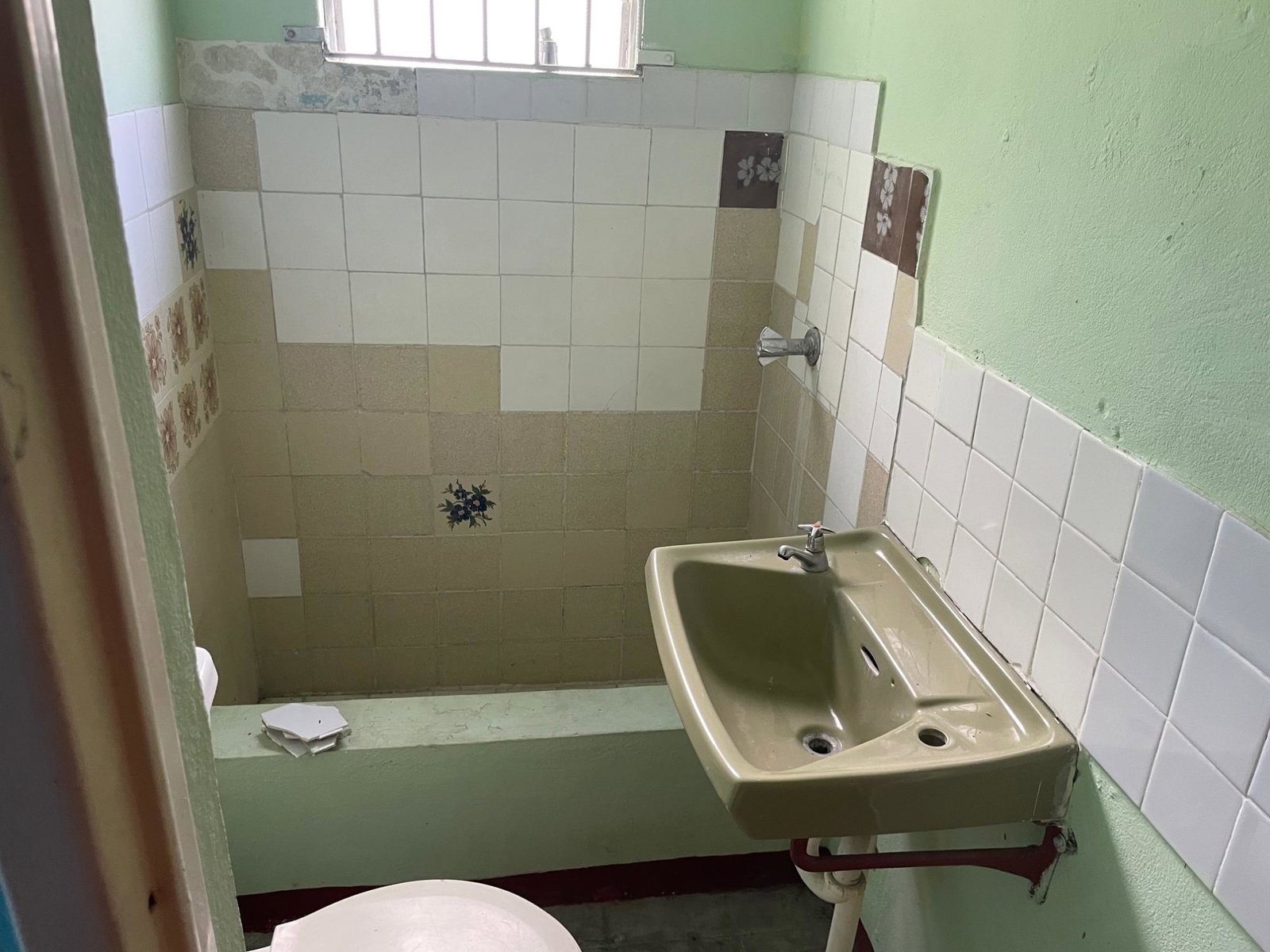 4-Bedroom-Investment-House-for-Sale-in-Horizon-Park-Spanish-Town Ninth image of 40 Westminister Avenue, Hori in Horizon Park, St. Catherine, Jamaica - property is For Sale