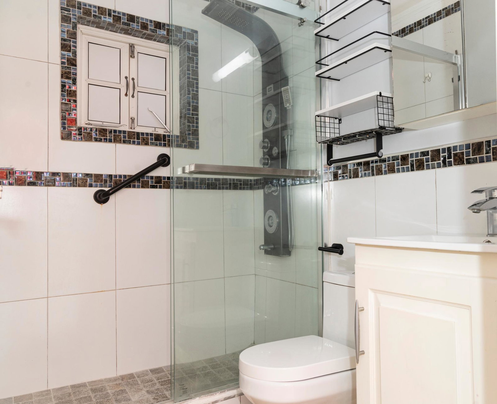 Beautiful-2-Bedroom-Apartment-for-Rent-in-St.-Andrew-Jamaica Thirteenth image of C17-3a Torrie Avenue in Kingston 8, St. Andrew, Jamaica - property is For Rent
