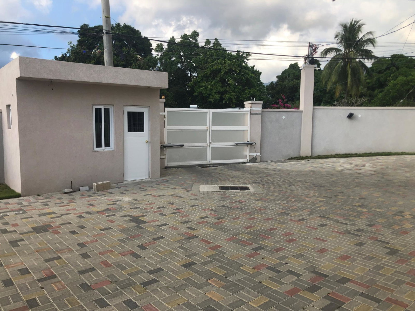 Fifth image of Apt 5-15 Halifax Ave Kgn 6 in Kingston 6, St. Andrew, Jamaica - property is For Rent