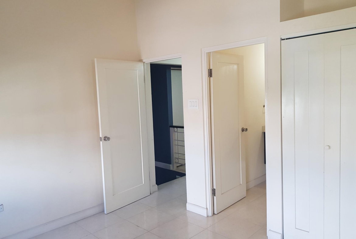 Twenty-Fifth image of 39- le Bermonde in Greater Portmore, St. Catherine, Jamaica - property is For Rent