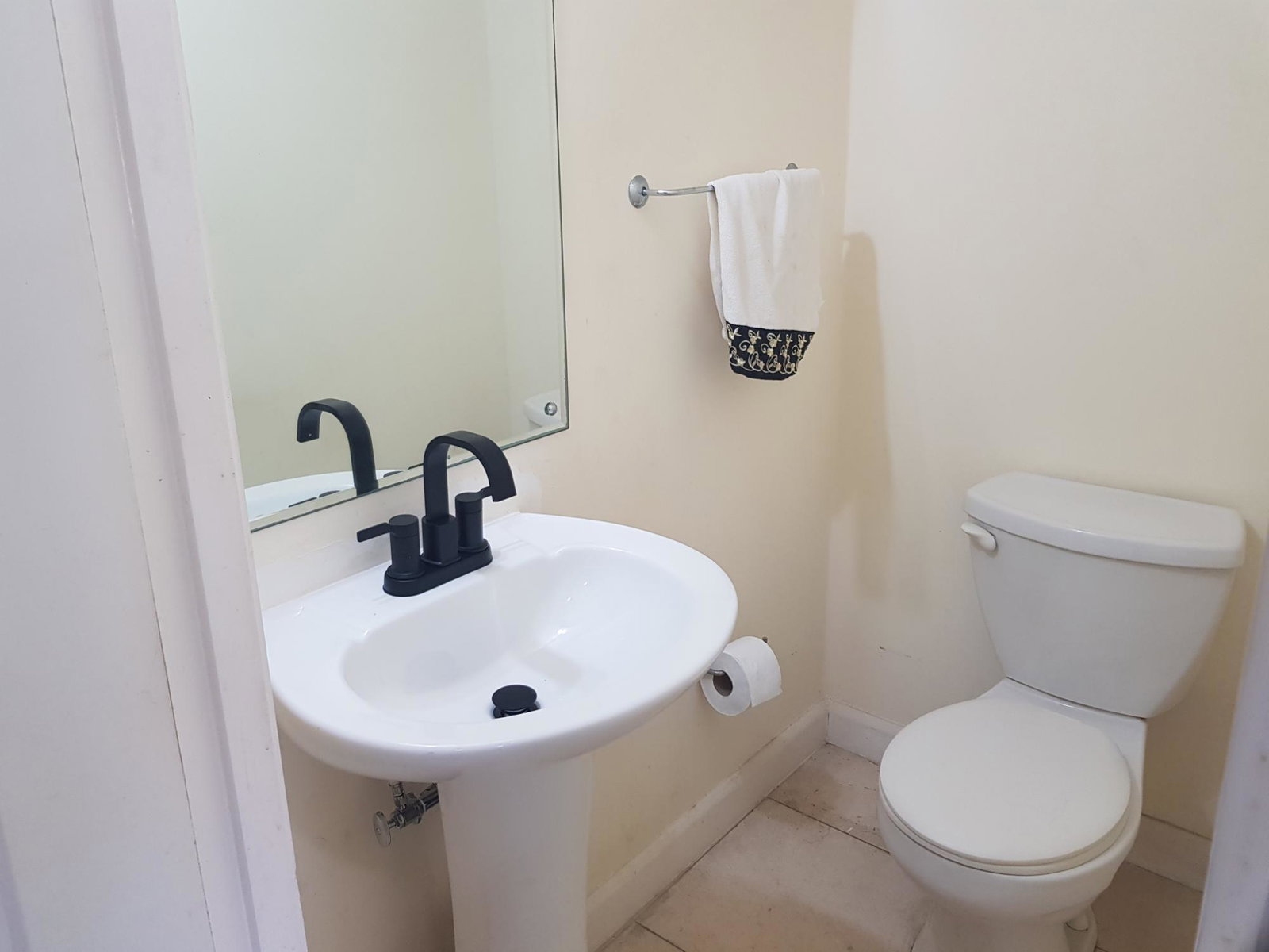 Tenth image of 39- le Bermonde in Greater Portmore, St. Catherine, Jamaica - property is For Rent