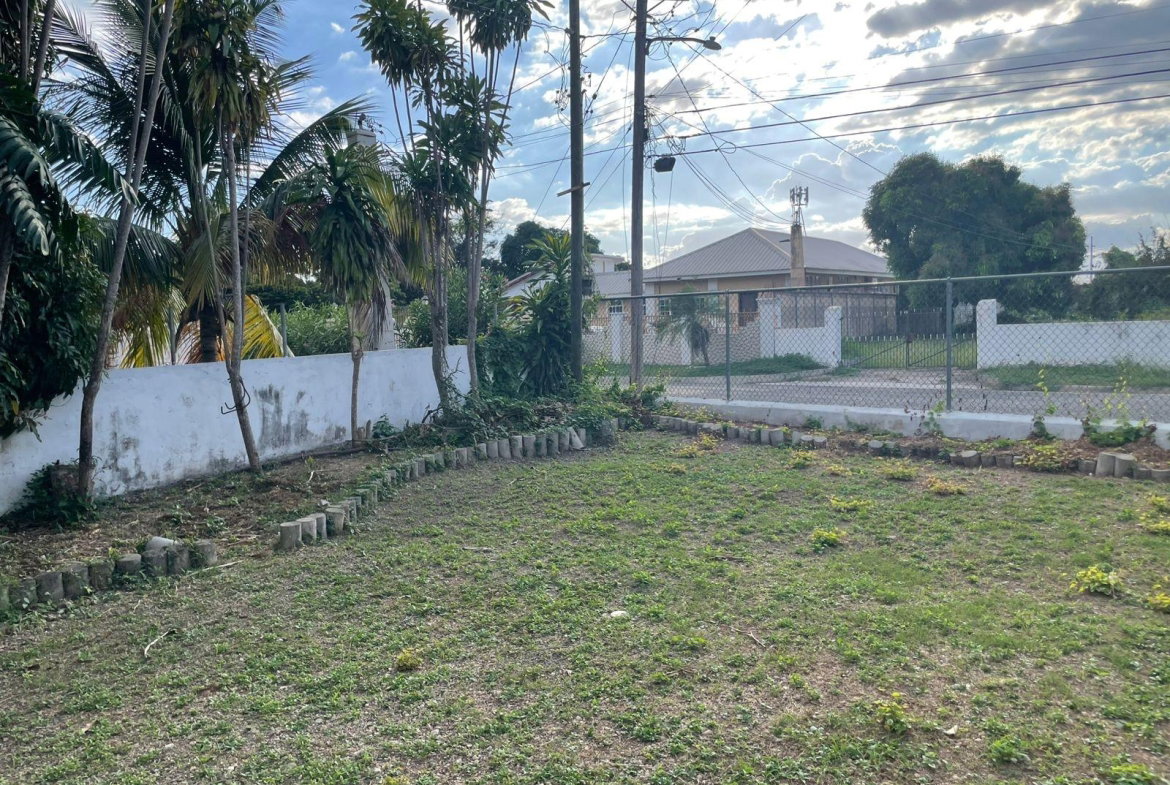 Fifth image of 4 Avesbury Ave Beverly Hill in Kingston 6, St. Andrew, Jamaica - property is For Sale