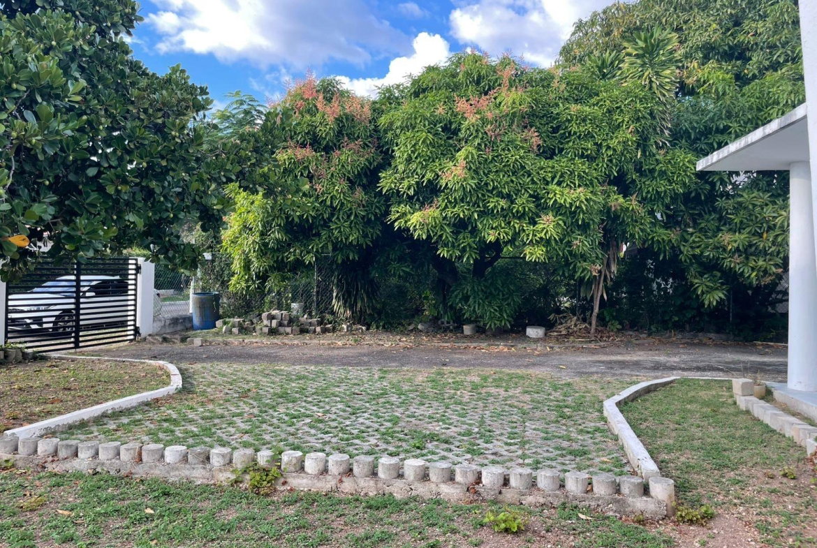Sixth image of 4 Avesbury Ave Beverly Hill in Kingston 6, St. Andrew, Jamaica - property is For Sale