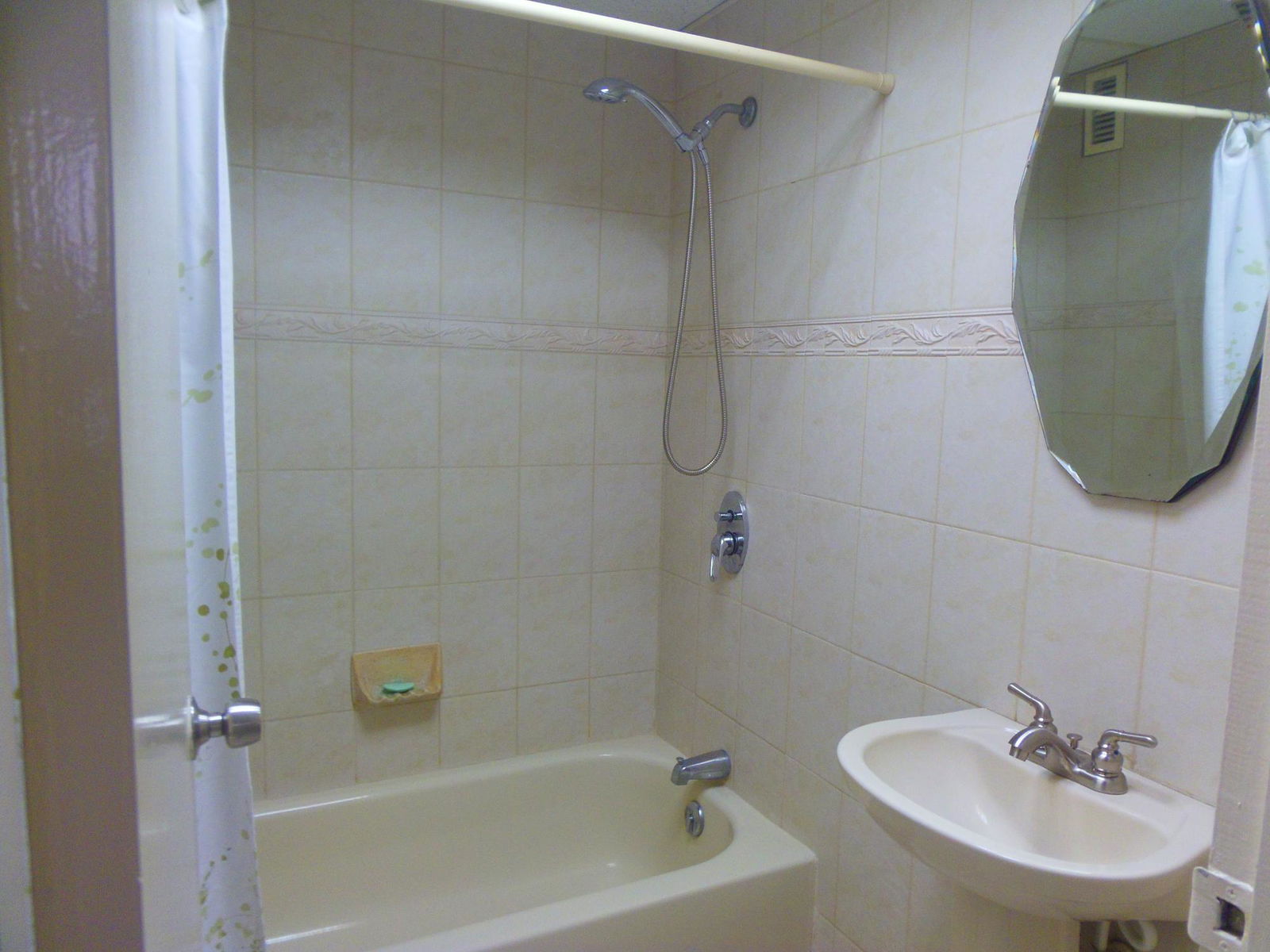Twenty-Seventh image of 3a East-17 Kingsway in Kingston 10, St. Andrew, Jamaica - property is For Rent