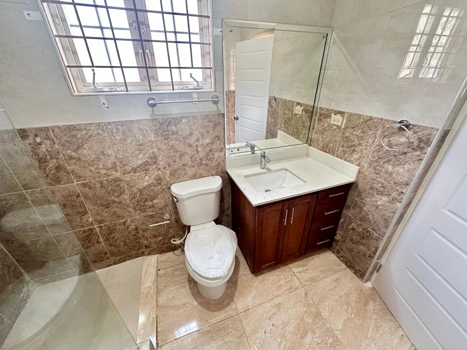 Charming-3-Bedroom-Ground-Floor-Unit-for-Rent-in-Plantation-Heights-St.-Andrew Twenty-Sixth image of Plantation Heights in Red Hills, St. Andrew, Jamaica - property is For Rent