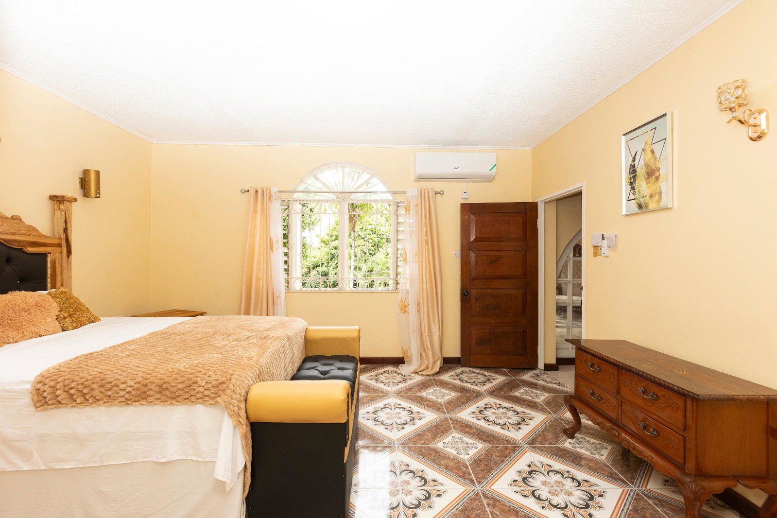 Sixth image of Upper-2 Upper Russell Heights in Kingston 8, St. Andrew, Jamaica - property is For Rent