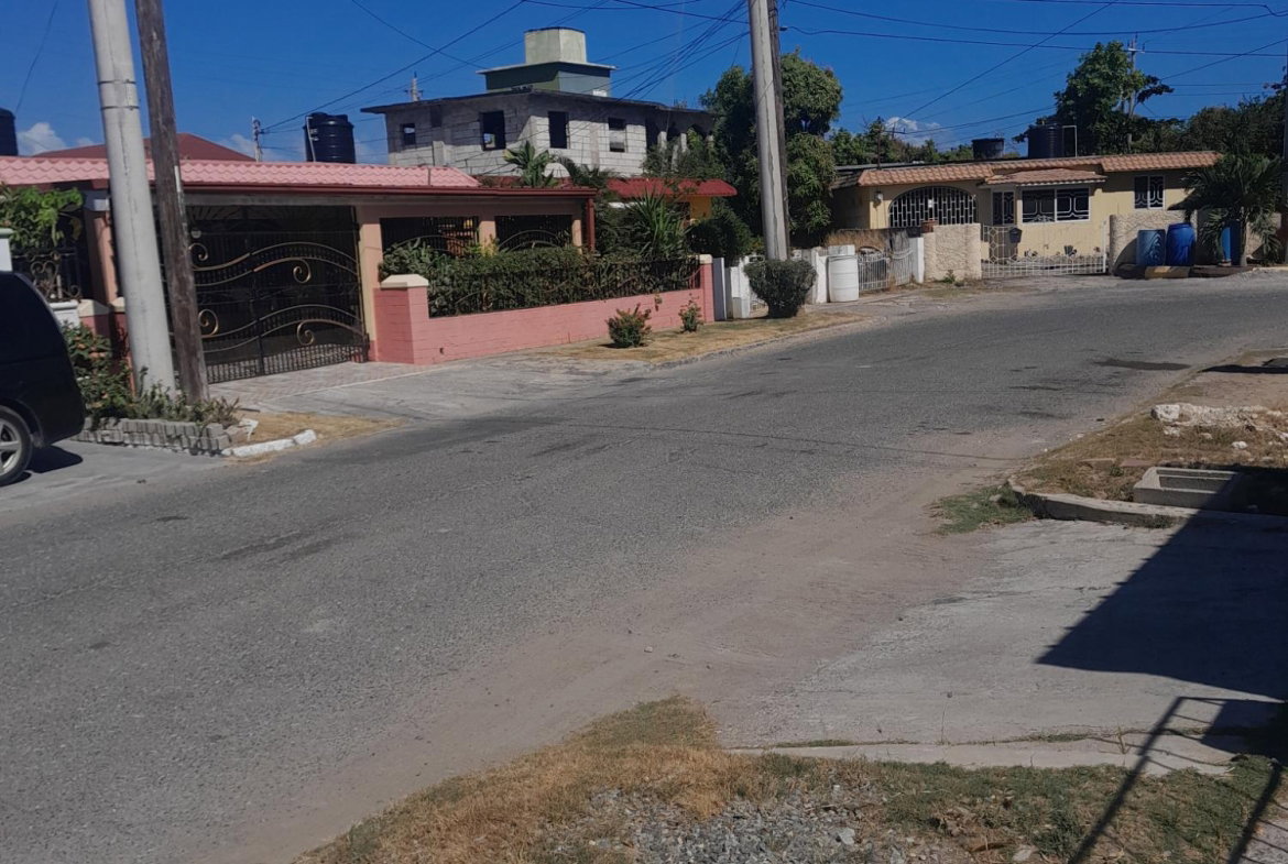Second image of 10 Spring Crescent in Bridgeport, St. Catherine, Jamaica - property is For Sale
