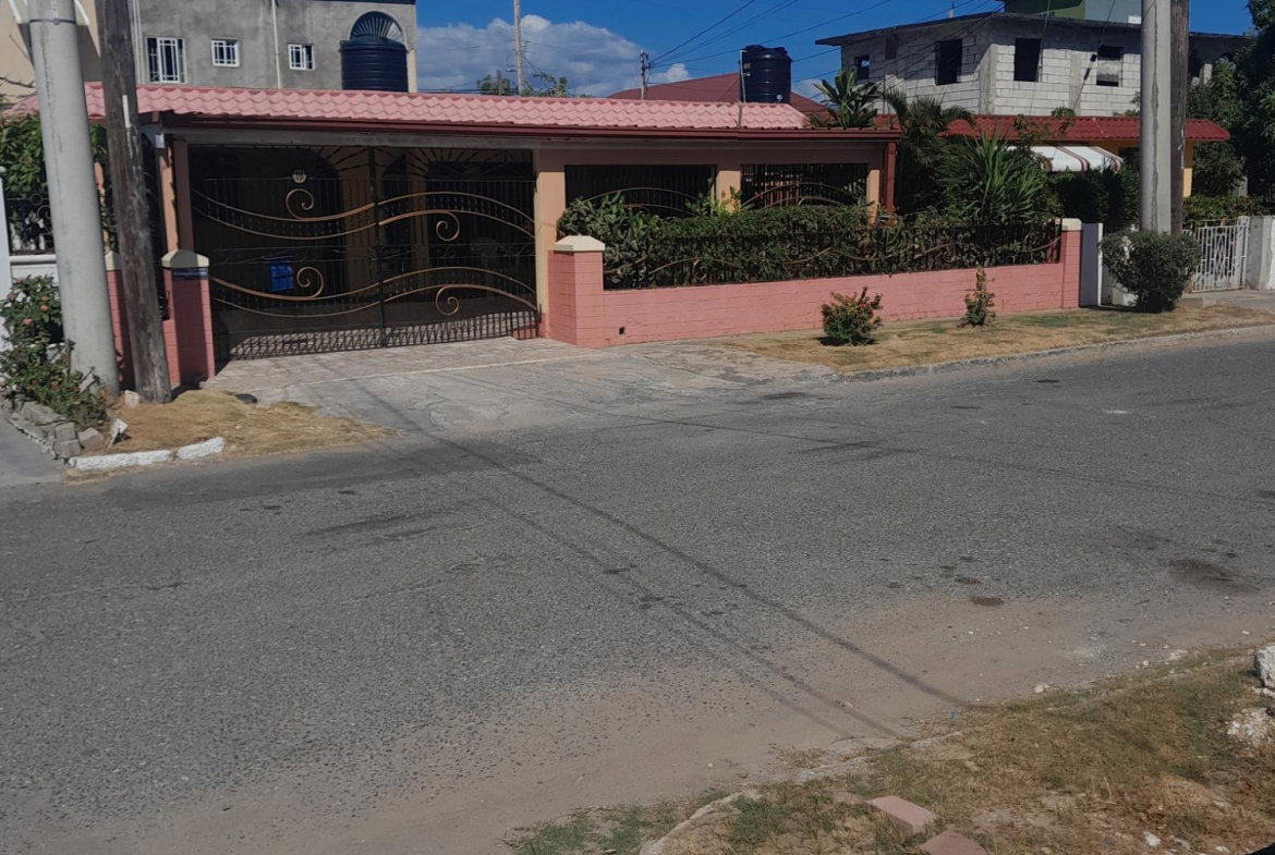 First image of 10 Spring Crescent in Bridgeport, St. Catherine, Jamaica - property is For Sale