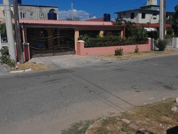 First image of 10 Spring Crescent in Bridgeport, St. Catherine, Jamaica - property is For Sale