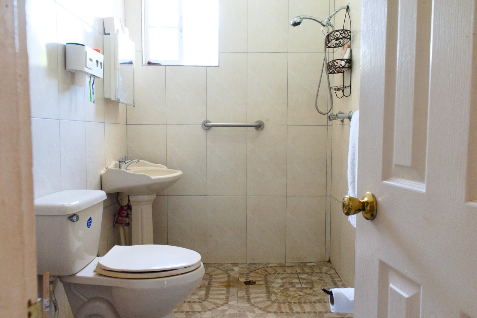 Charming-3-Bedroom-Home-for-Sale-in-Lacovia-Housing-Scheme-St.-Elizabeth Ninth image of 17 Lacovia H/scheme in Lacovia, St. Elizabeth, Jamaica - property is For Sale
