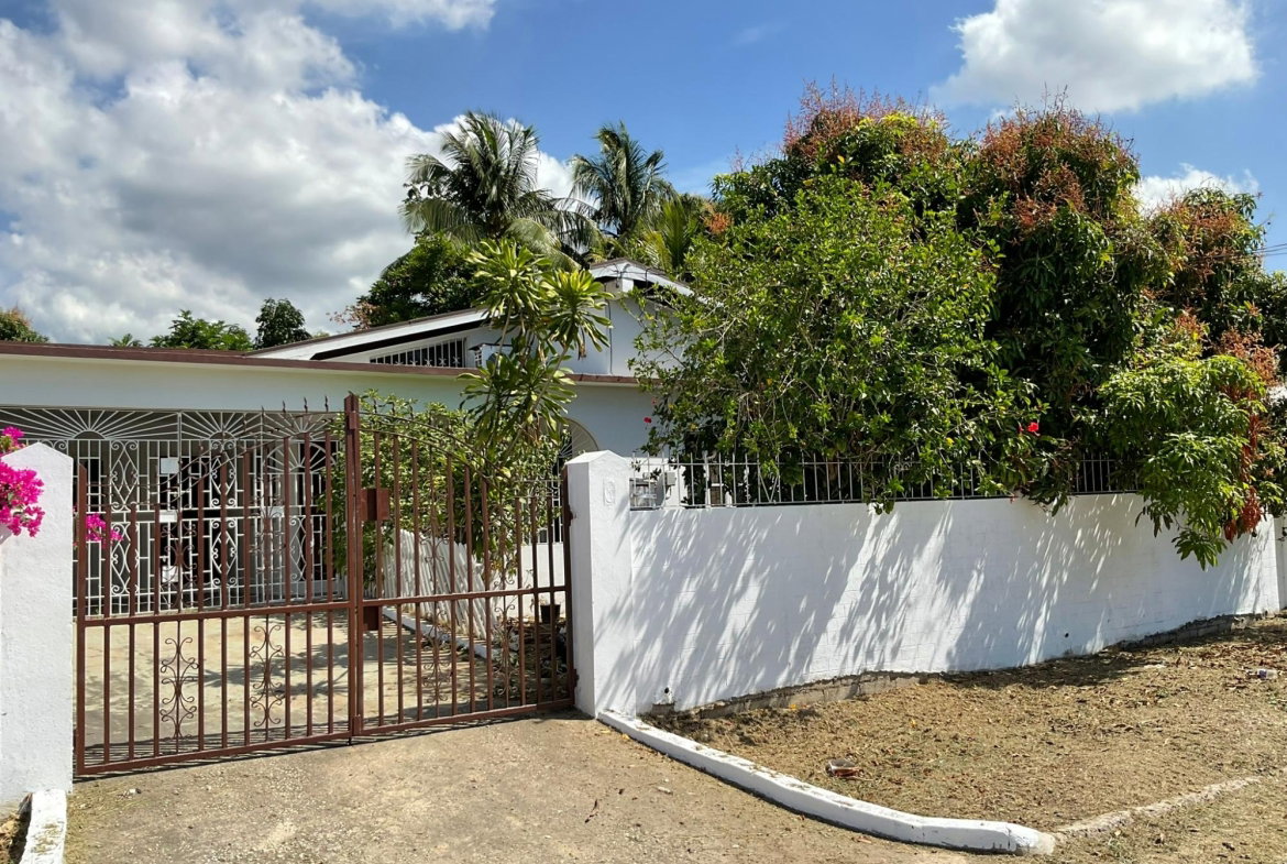 First image of 6 Toronto Drive in Spanish Town, St. Catherine, Jamaica - property is For Sale