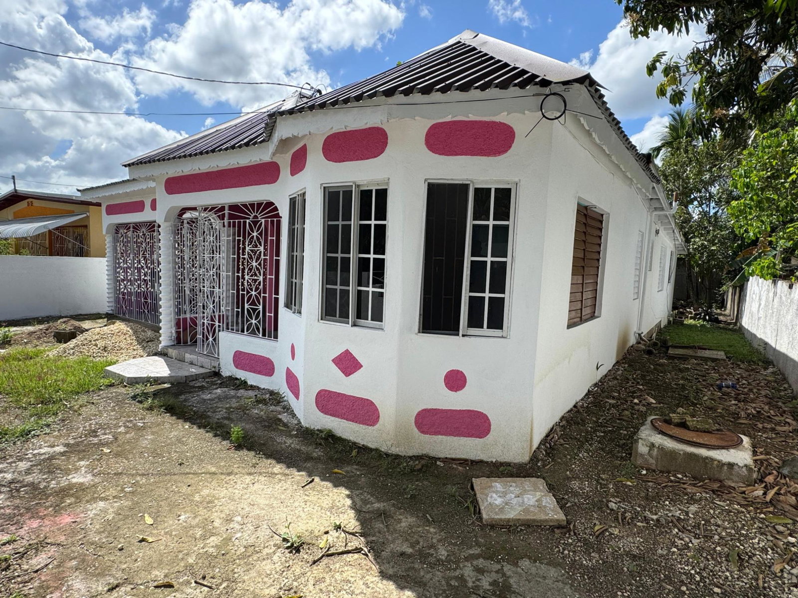 Charming-Fixer-Upper-House-for-Sale-in-Knollis-Bog-Walk-Jamaica Second image of Lot 29 Knollis, Bogwalk in Knollis, St. Catherine, Jamaica - property is For Sale