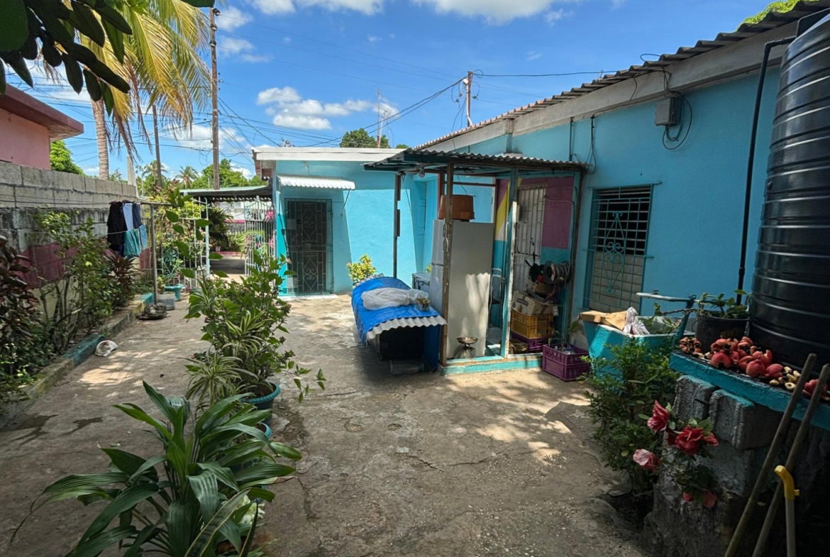 Seventh image of 23 Stuarton Crescent in Ensom City, St. Catherine, Jamaica - property is For Sale