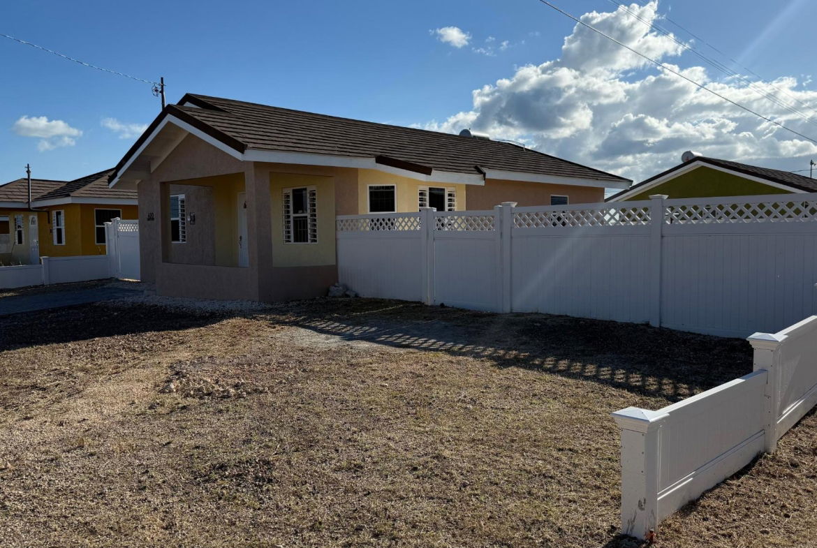 Third image of 400 Cannon Drive, Colbeck Man in Colbeck, St. Catherine, Jamaica - property is For Rent