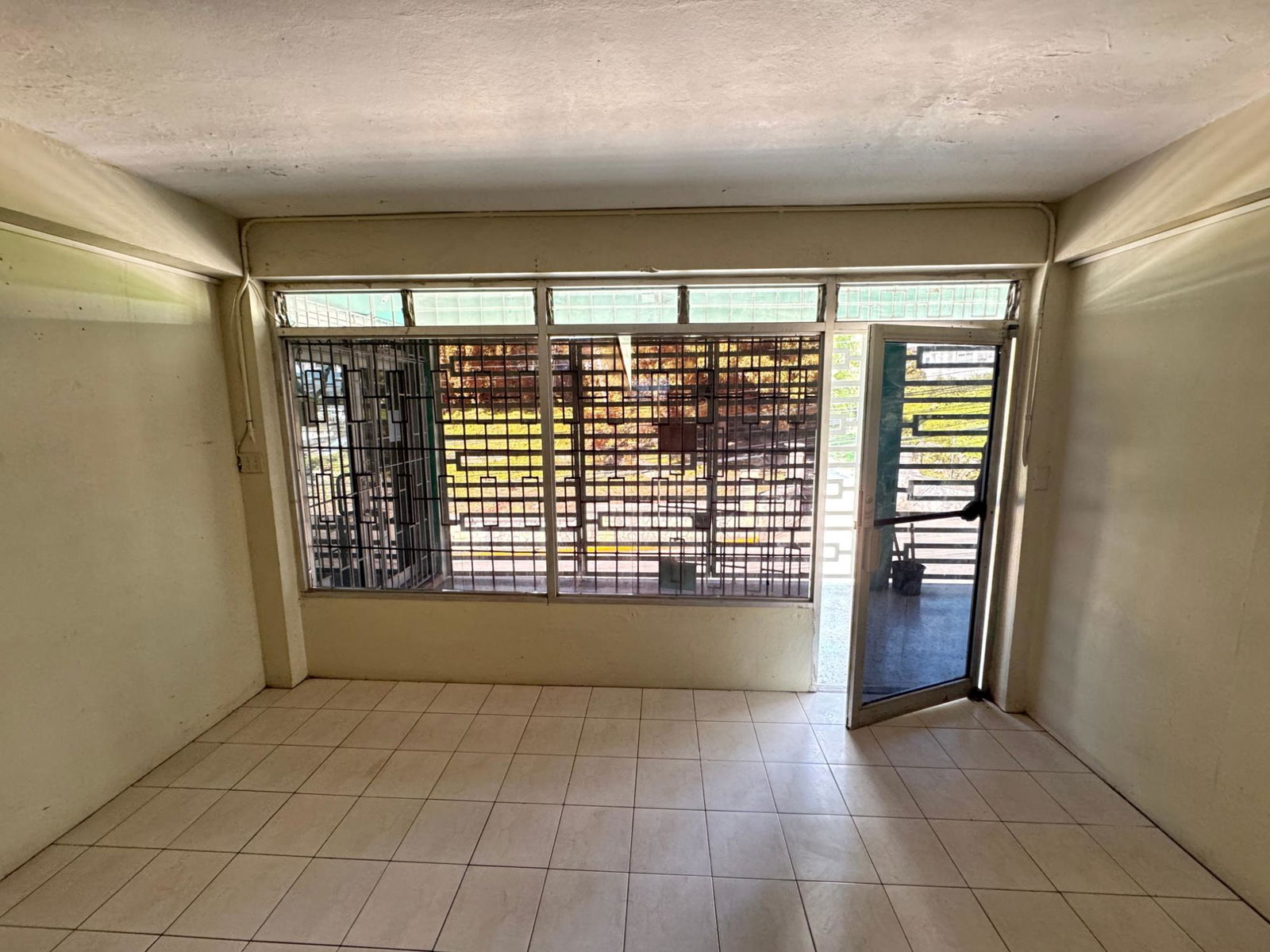 Commercial-Suite-for-Rent-in-Montego-Bay-502-sq.-ft.-Office-Space Seventh image of 5-43 Union Street in Montego Bay, St. James, Jamaica - property is For Rent