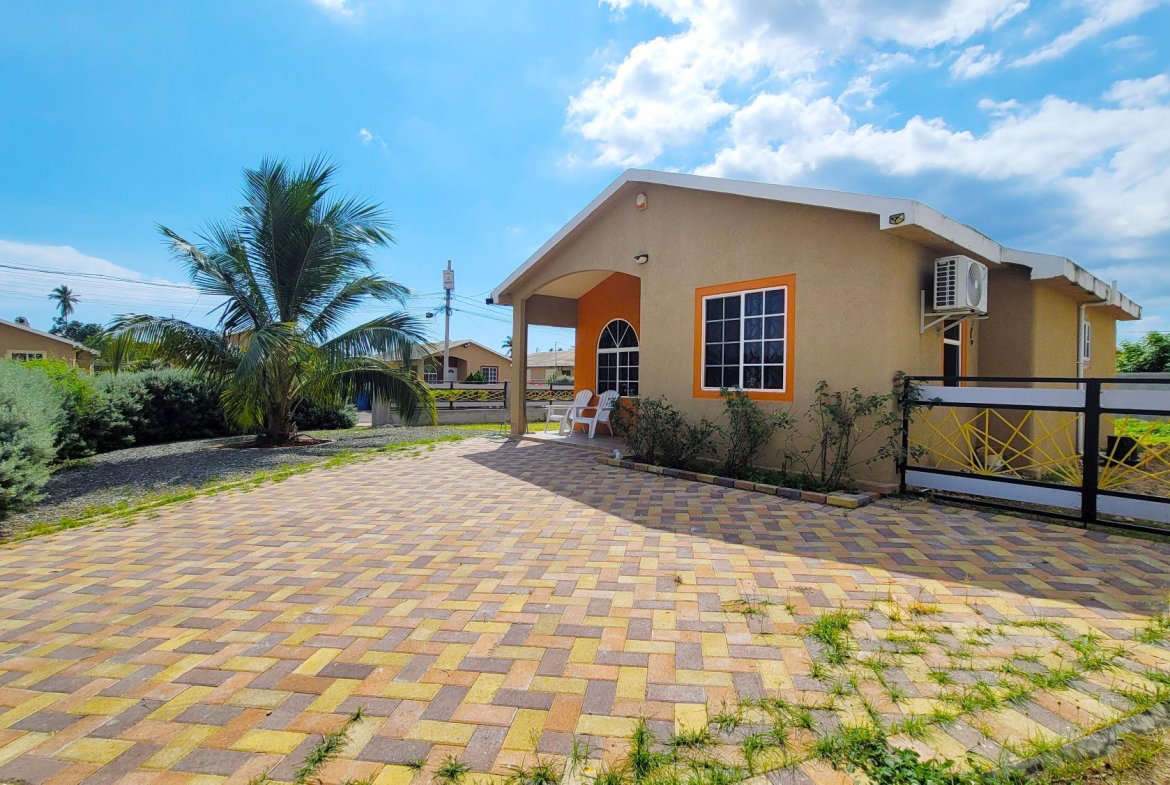 Second image of 1017- Phoenix Park Village in Phoenix Park, St. Catherine, Jamaica - property is For Sale