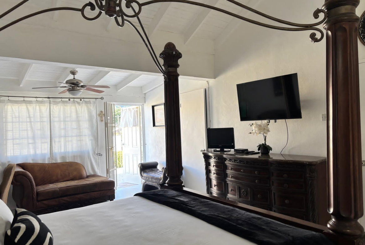 Tenth image of 12 Ravinia Terrace Kingston in Kingston 6, St. Andrew, Jamaica - property is For Rent