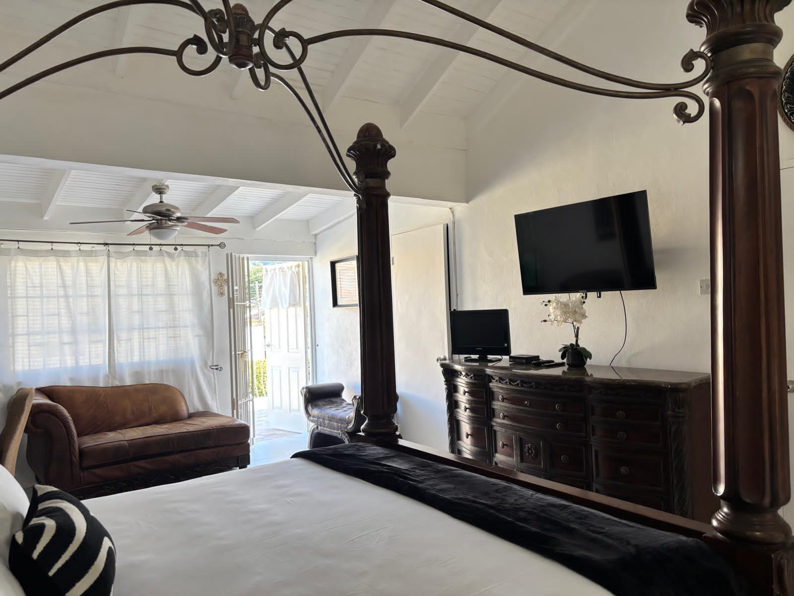 Tenth image of 12 Ravinia Terrace Kingston in Kingston 6, St. Andrew, Jamaica - property is For Rent
