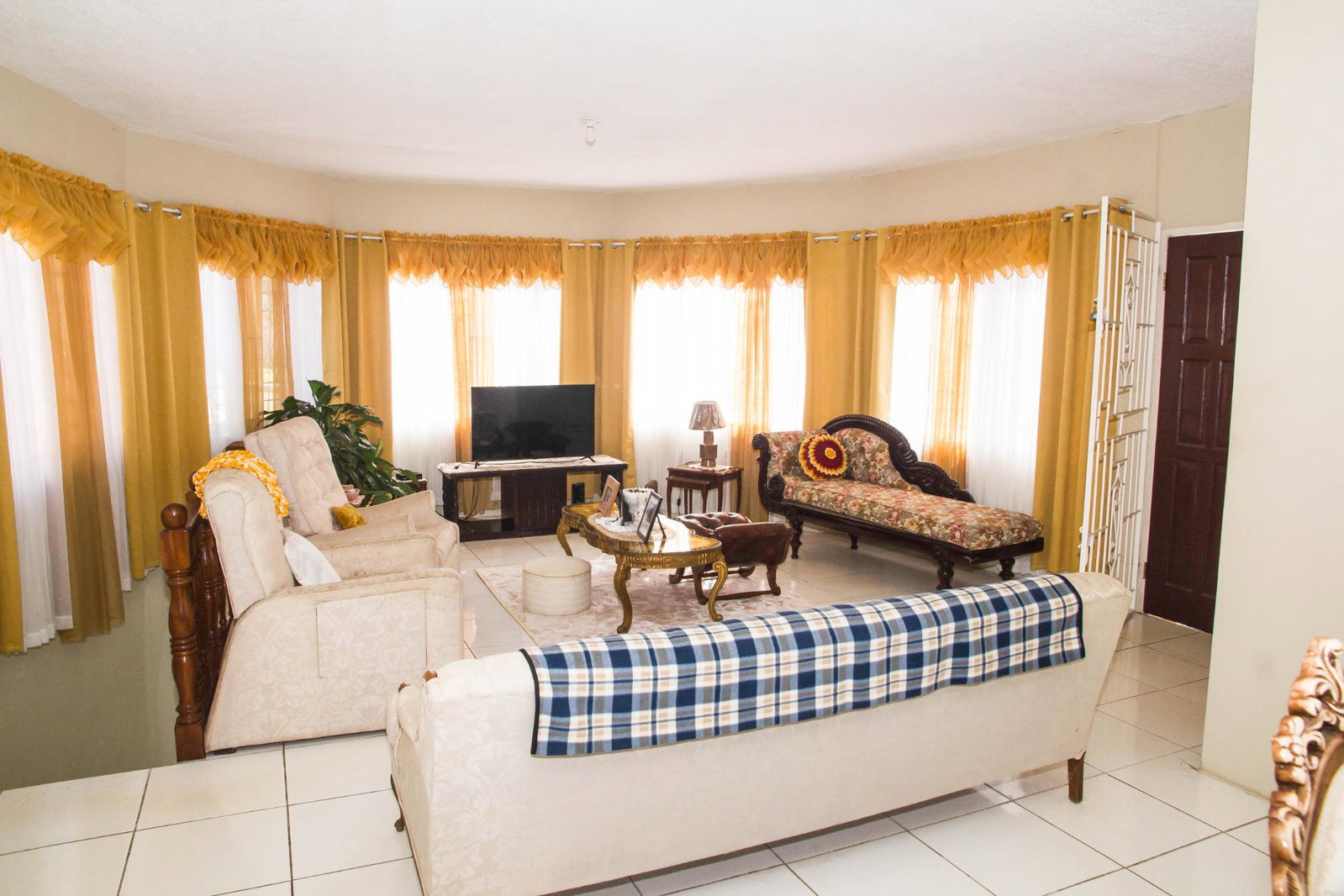 Expansive-Multi-Family-Residence-for-Sale-in-Manchester-Jamaica Fifth image of 5 Jackson Drive in Mandeville, Manchester, Jamaica - property is For Sale