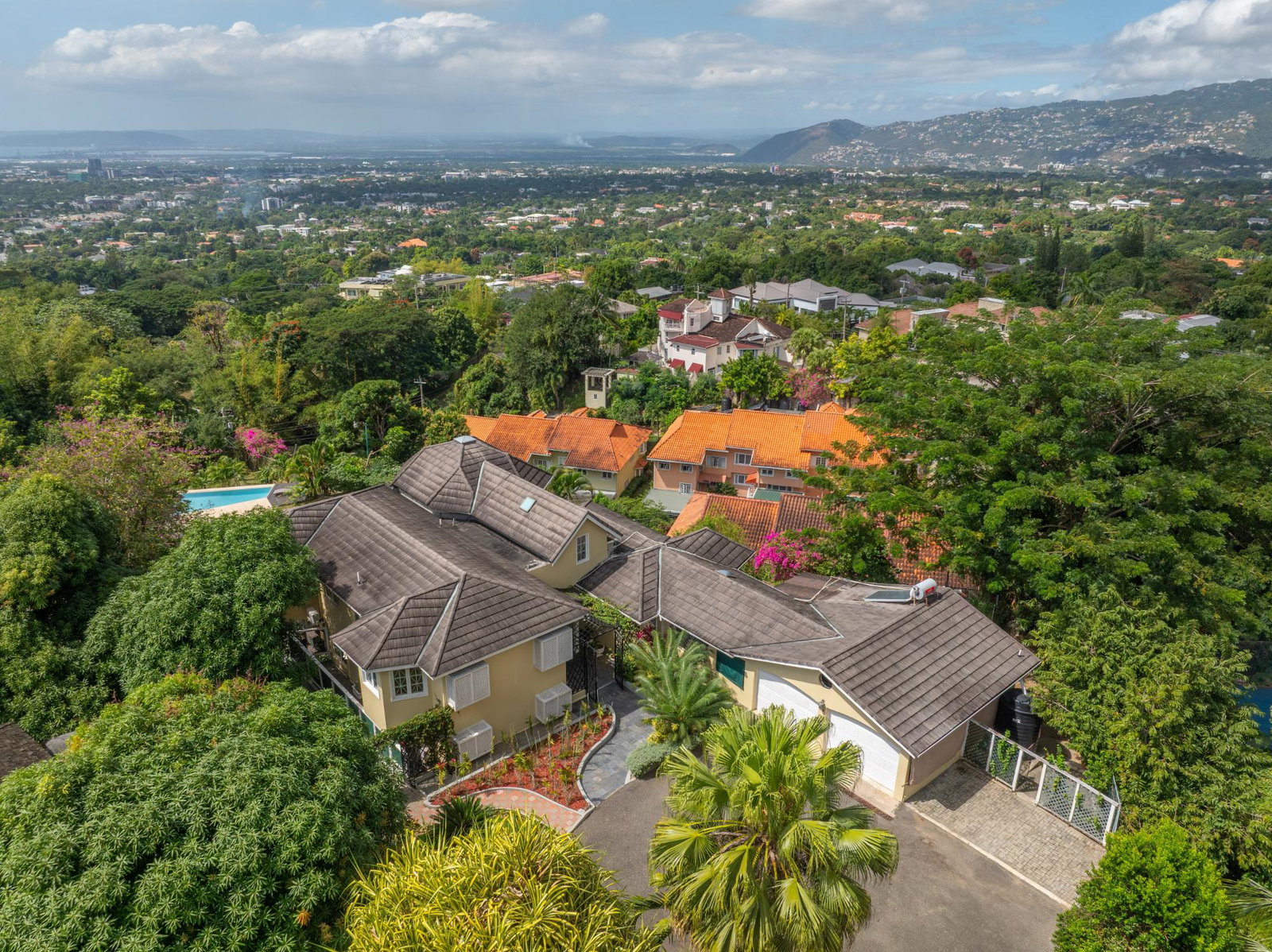 Exquisite-4-Bedroom-Villa-for-Sale-in-Jacks-Hill-Kingston-6 Second image of 3b Wilmington Drive in Kingston 6, St. Andrew, Jamaica - property is For Sale