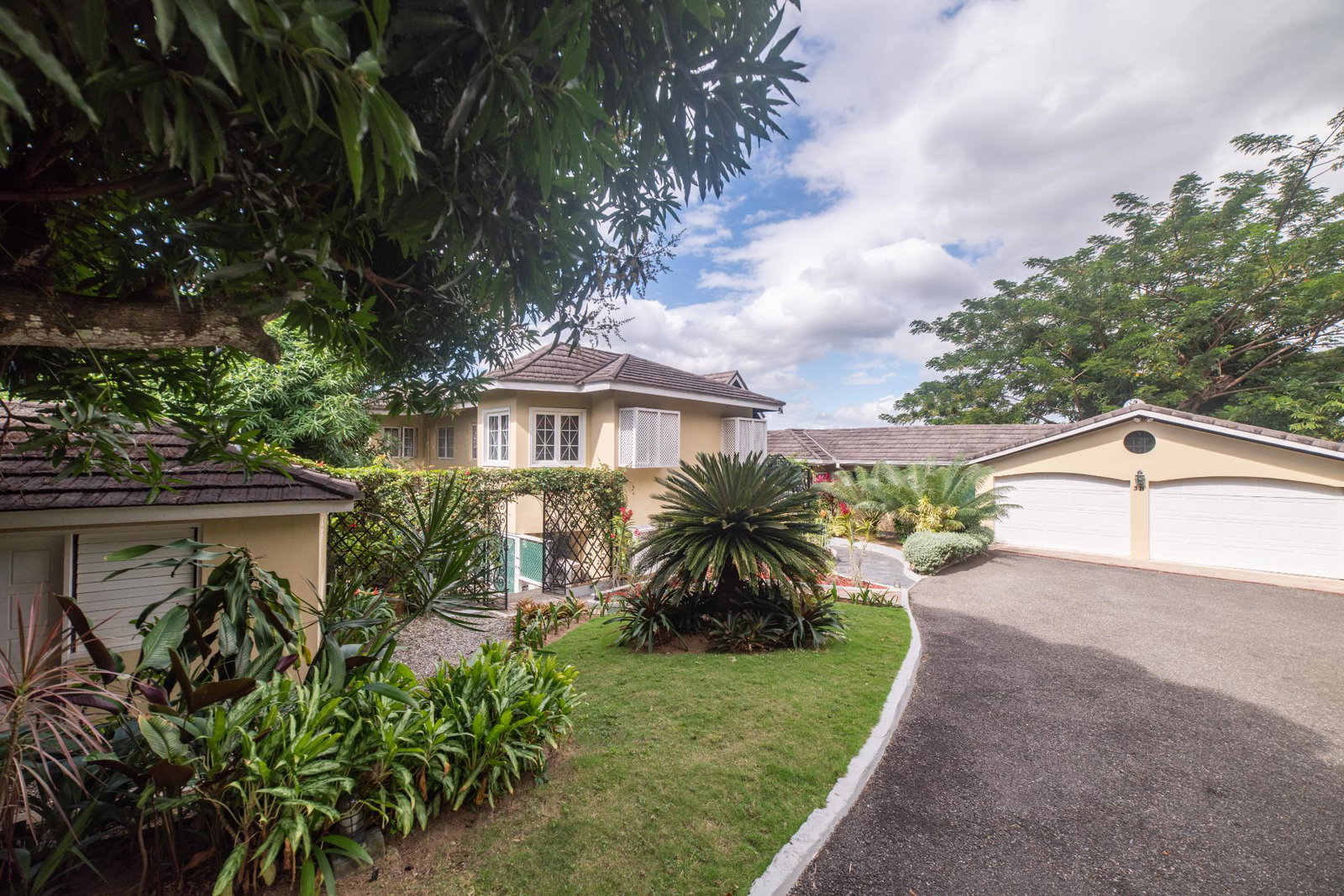 Exquisite-4-Bedroom-Villa-for-Sale-in-Jacks-Hill-Kingston-6 Thirteenth image of 3b Wilmington Drive in Kingston 6, St. Andrew, Jamaica - property is For Sale