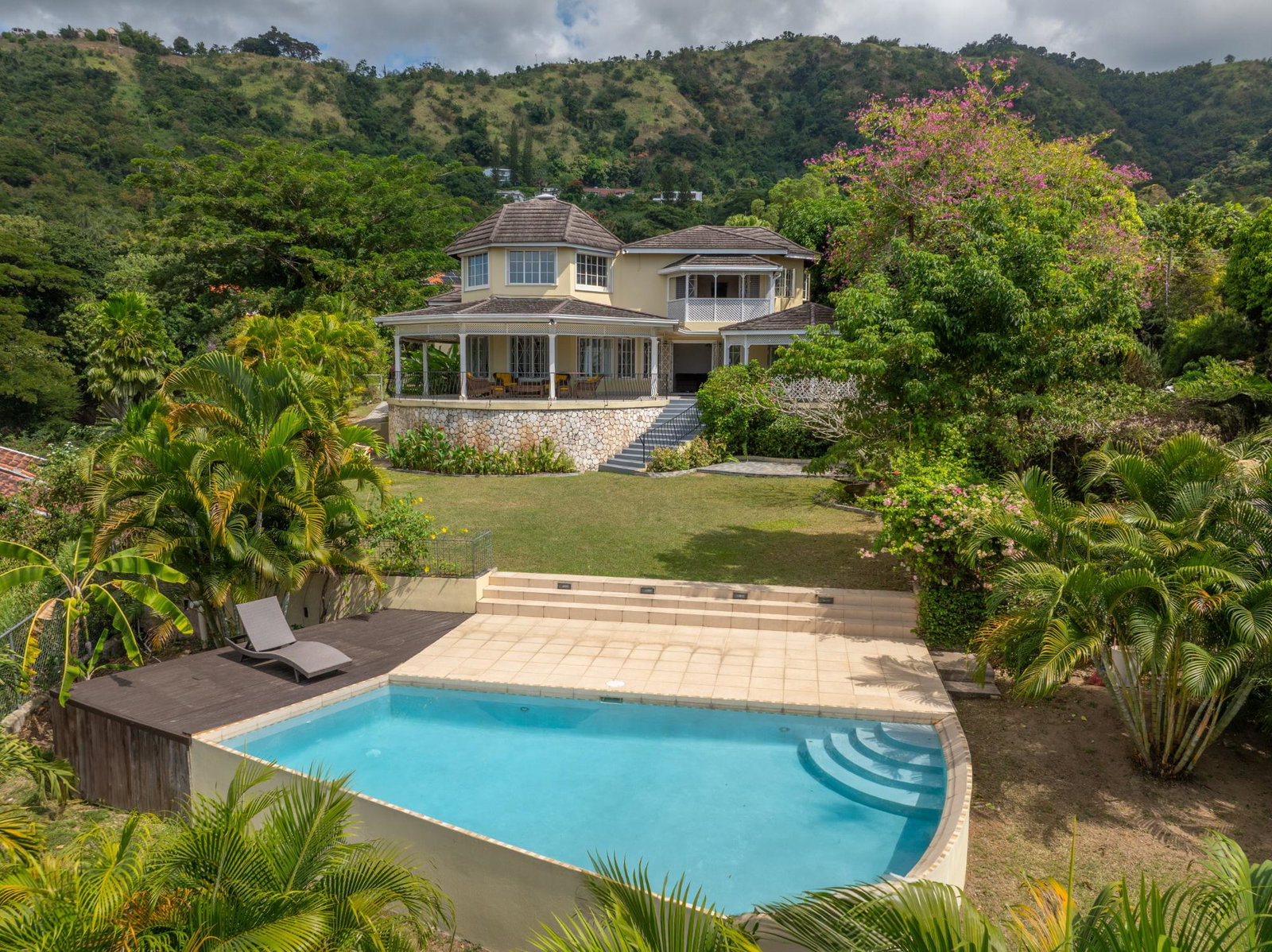 Exquisite-4-Bedroom-Villa-for-Sale-in-Jacks-Hill-Kingston-6 Third image of 3b Wilmington Drive in Kingston 6, St. Andrew, Jamaica - property is For Sale