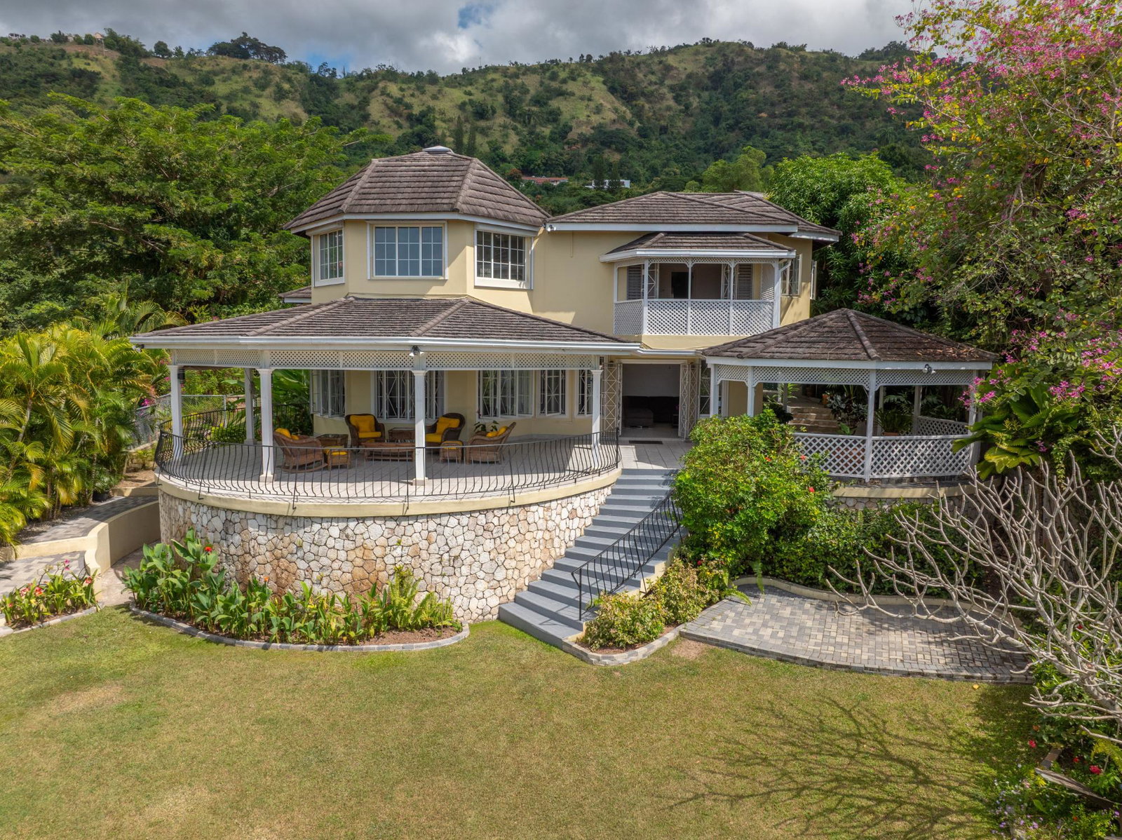 Exquisite-4-Bedroom-Villa-for-Sale-in-Jacks-Hill-Kingston-6 Tenth image of 3b Wilmington Drive in Kingston 6, St. Andrew, Jamaica - property is For Sale