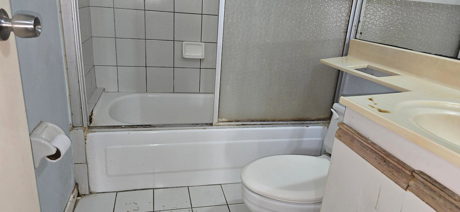 Fixer-Upper-1-Bedroom-Apartment-for-Sale-in-Kingston-5 Twenty-Second image of Apt 311-9 Kensington Crescent in Kingston 5, St. Andrew, Jamaica - property is For Sale