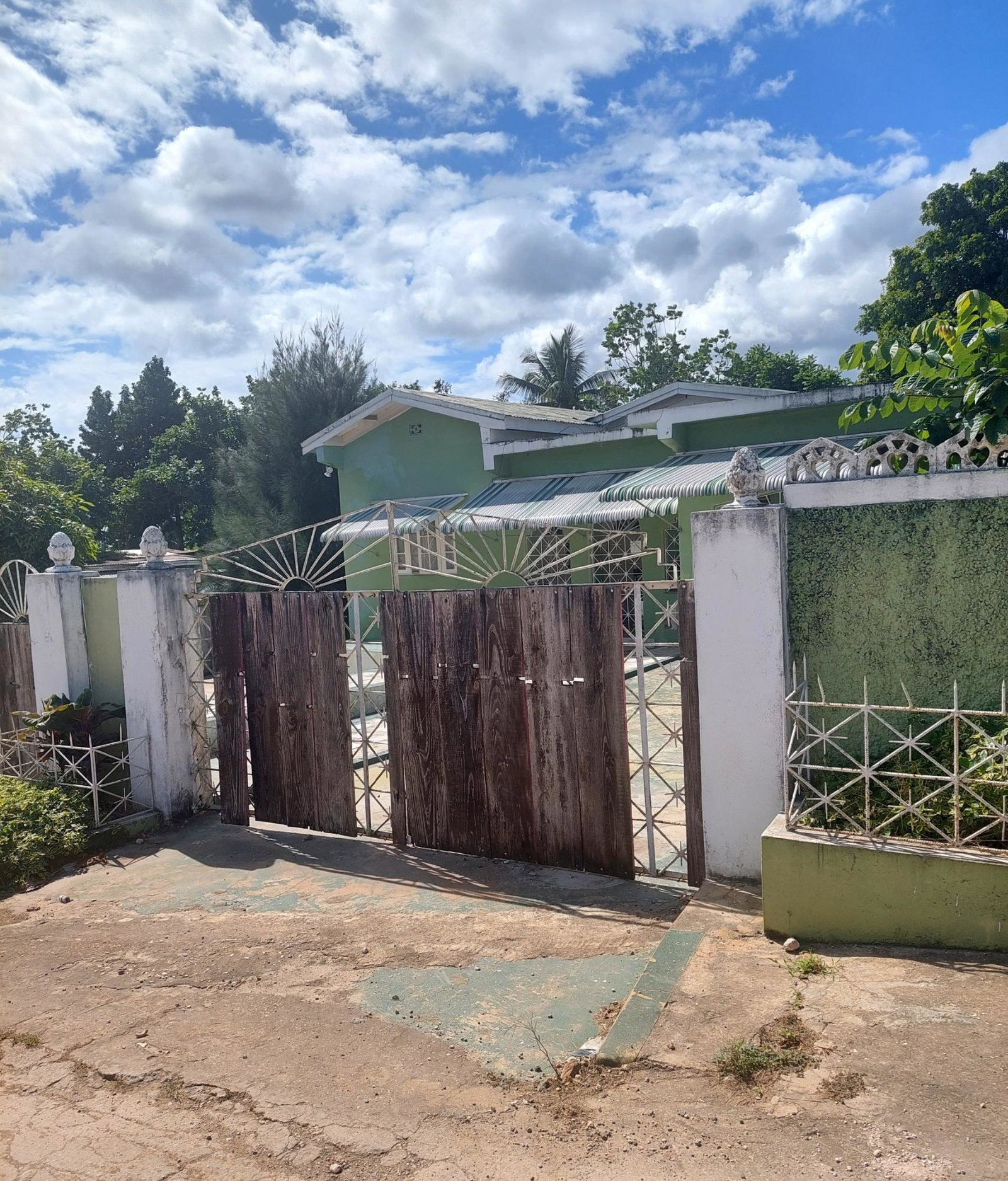For-Sale-Residential-Home-with-Garage-in-St.-Catherine-Jamaica Fifth image of Bog Walk / August Town ro in Bog Walk, St. Catherine, Jamaica - property is For Sale
