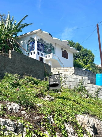 First image of Gravel Heights in Tredegar Park, St. Catherine, Jamaica - property is For Sale