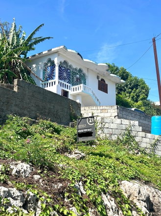 First image of Gravel Heights in Tredegar Park, St. Catherine, Jamaica - property is For Sale