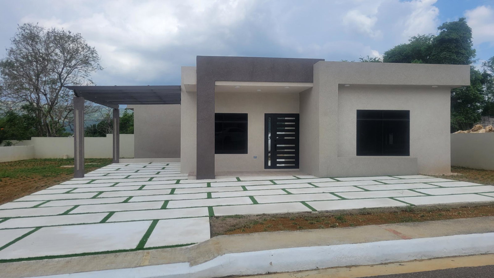 Fourth image of 4 Longwood, Santa Cruz in Santa Cruz, St. Elizabeth, Jamaica - property is For Sale
