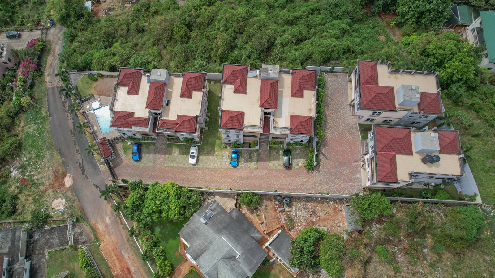 Luxurious-4-Bedroom-Townhouse-for-Sale-in-Red-Hills-St.-Andrew Seventh image of 8 Topaz Creacent in Kingston 19, St. Andrew, Jamaica - property is For Sale