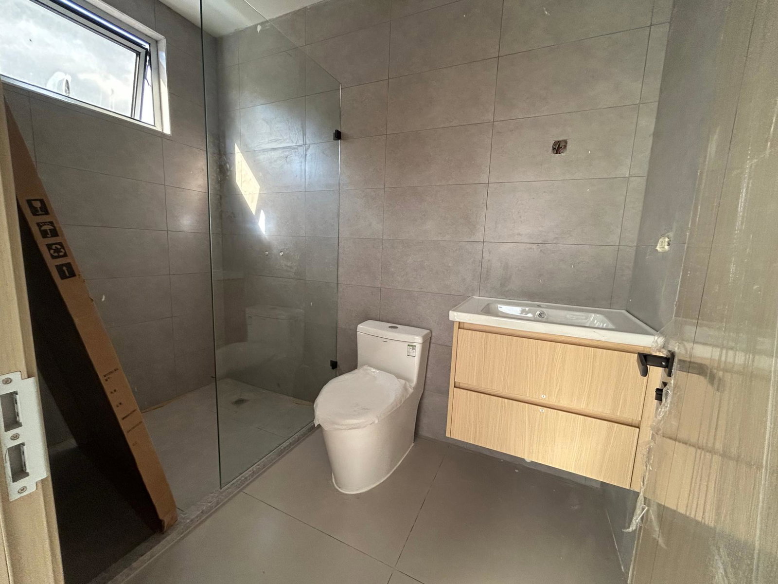 Fourteenth image of 305-2 Somerton Avenue in Kingston 6, St. Andrew, Jamaica - property is For Sale