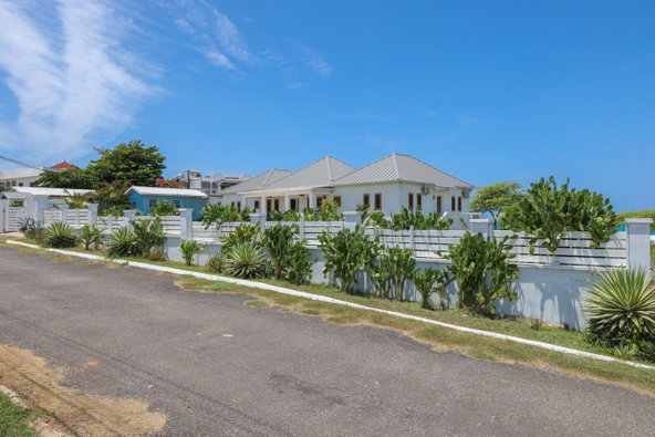 Sixth image of Treasure Beach, St. Eliza in Treasure Beach, St. Elizabeth, Jamaica - property is For Sale