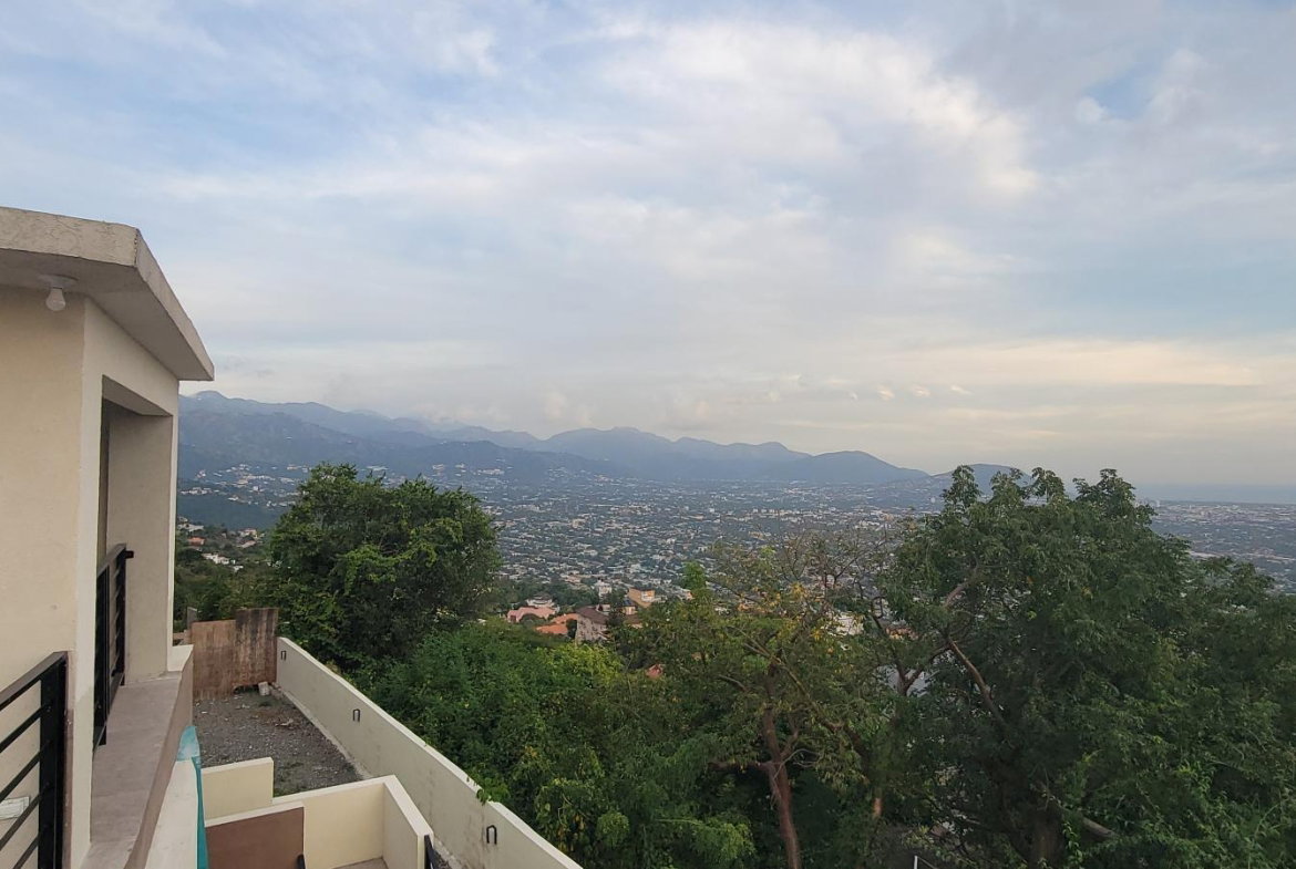 Tenth image of 10-6 Brentwood Terrace, Kingst in Kingston 19, St. Andrew, Jamaica - property is For Sale