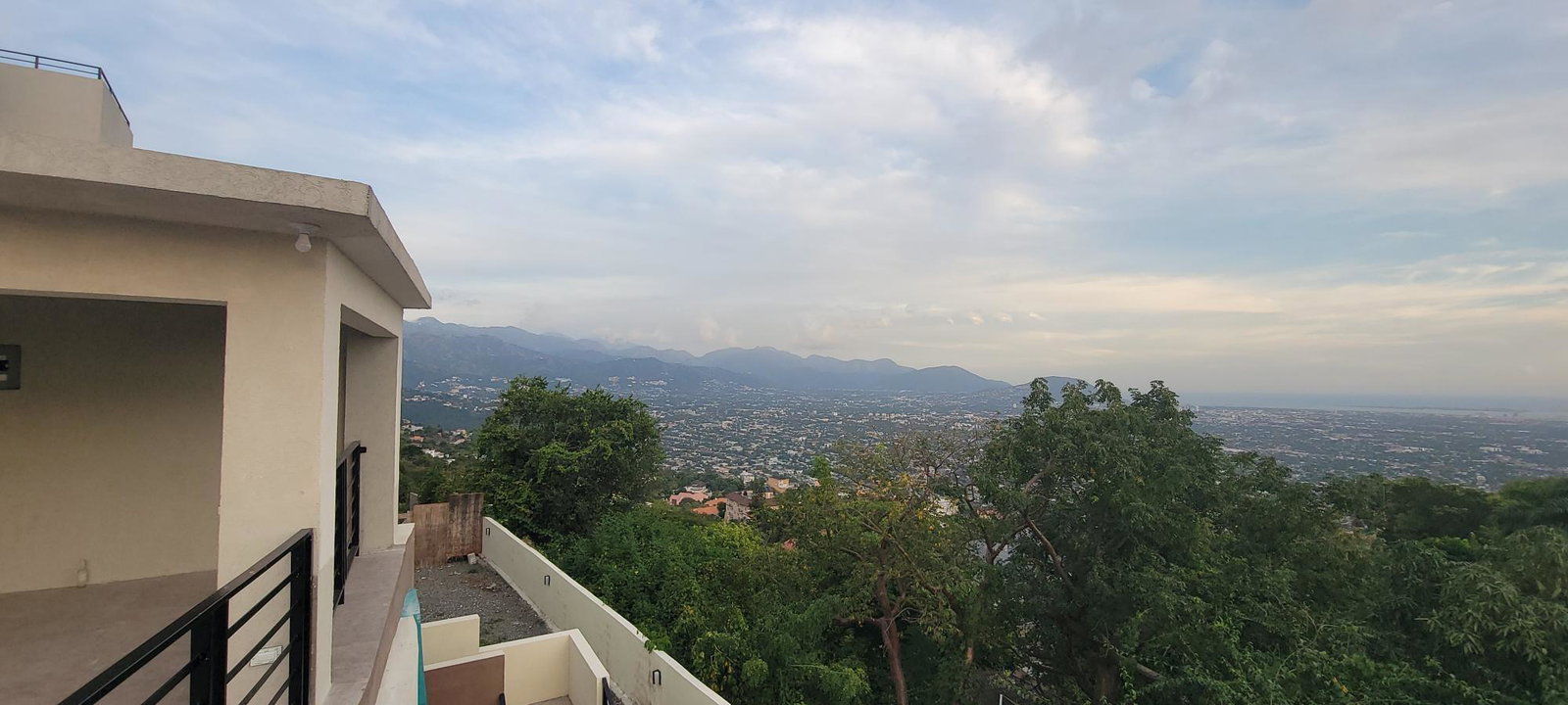 Luxury-Townhouse-for-Sale-in-Kingston-Vista-Brentwood Tenth image of 10-6 Brentwood Terrace, Kingst in Kingston 19, St. Andrew, Jamaica - property is For Sale
