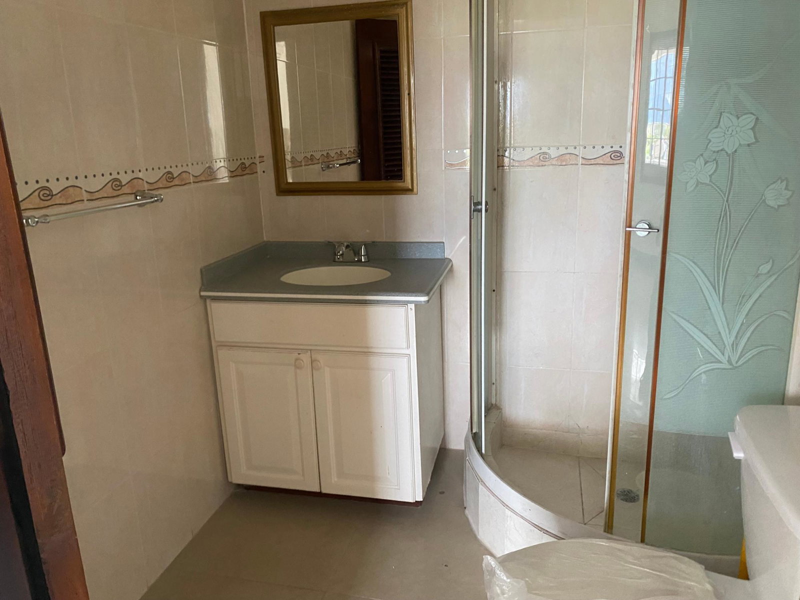 Thirteenth image of Apt. 14-5 Liguanea Avenue in Kingston 6, St. Andrew, Jamaica - property is For Rent