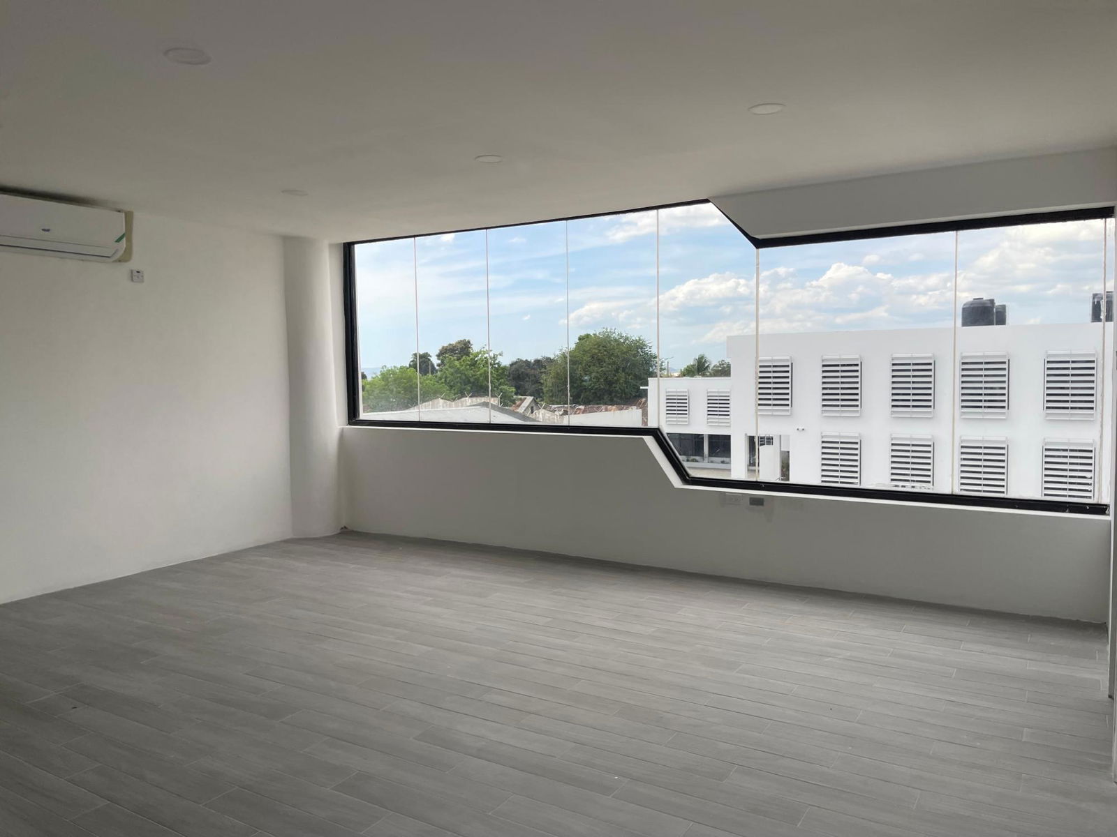 Eighth image of 209-111/2 - 15 Connolley Avenue in Kingston 5, St. Andrew, Jamaica - property is For Rent