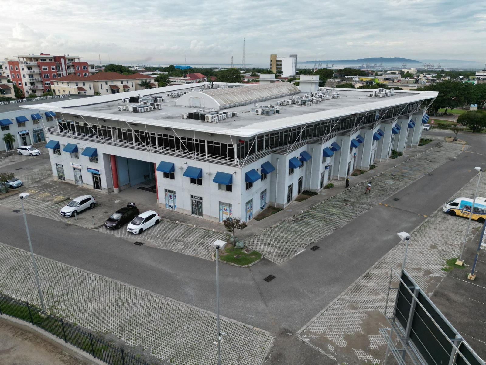 Eighth image of 15 Hope Road in Kingston 10, St. Andrew, Jamaica - property is For Rent