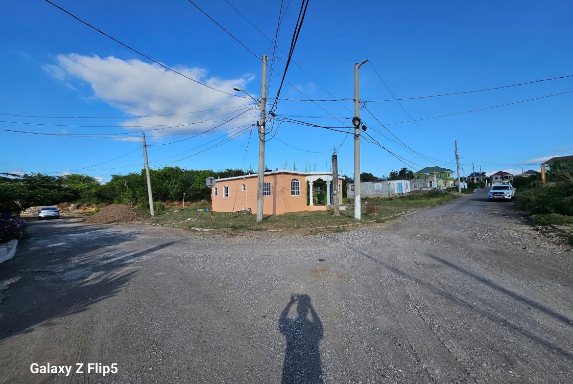 Nineteenth image of Mineral Heights Manor in May Pen, Clarendon, Jamaica - property is For Sale